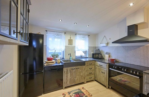 Heijenrath House | Family home with private garden and hot tub