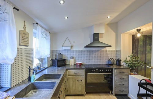 Heijenrath House | Family home with private garden and hot tub