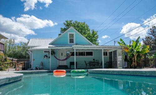 Saint Cloud House | Family Home with Private Pool Yard Only 24 Mi to Disney