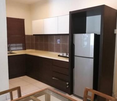 Endah Apartment | Family Homestay