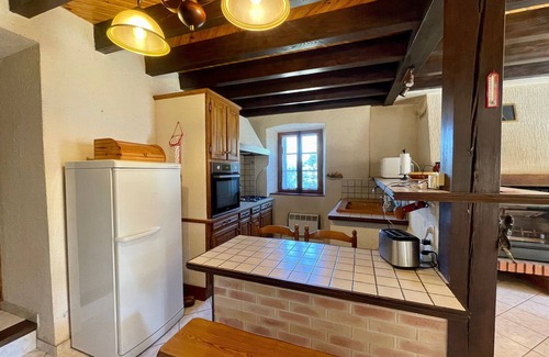 Saint-Vert Cottage | Family house 4 bedrooms with garden, fireplace, wood stove, parking and Wi-Fi