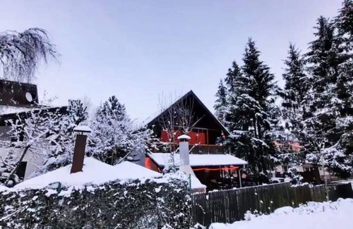Busteni House | Family House - family holiday house with garden and mountain view