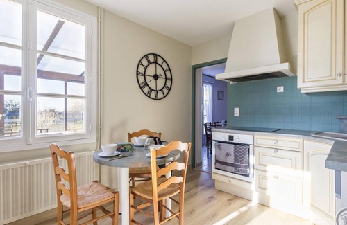 Montmartin-sur-Mer Cottage | Family house with enclosed garden, near beach, pets allowed, parking, WiFi