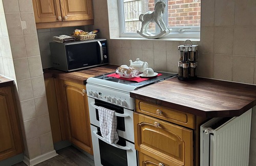 Bramcote House | Family House in Wollaton Nottingham UK. Sleeps six people. Cosy Three Bedroom