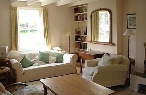 Helford Passage House | Family House, Large Garden, Sunny Terrace, 100 yards to stony beach.
