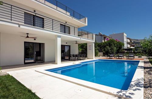 Podstrana Villa | Family House "Villa Gyra" with Private Swimming Pool, Indoor BBQ, Gym and Gaming room!