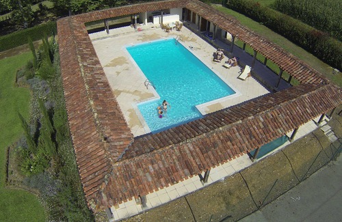 Bahus-Soubiran House | Family house with large garden, swimming pool and tennis court