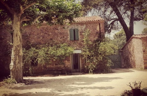 La Crau House | Family house with private garden sleeps 8 among the vines. Allowed celebrations