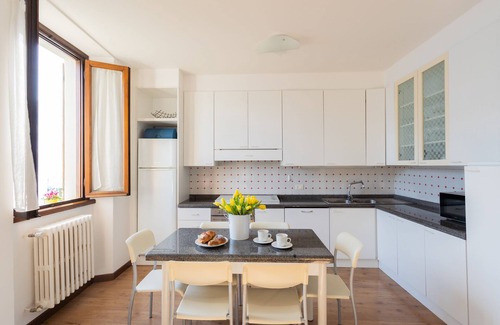 Azzano Apartment | Family Lake Apartment