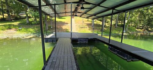 Speedwell House | Family Lakefront Getaway on Norris Lake