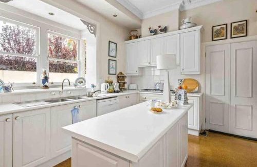 Balwyn House | Family Living big house in Balwyn central