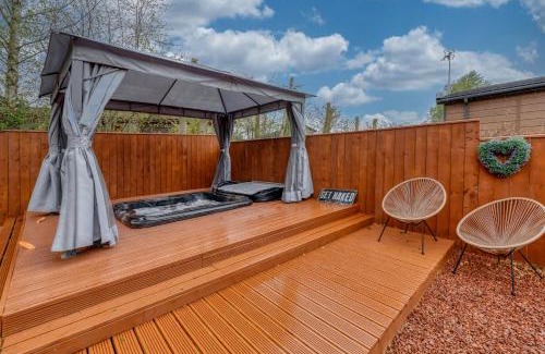 Wilberfoss Apartment | Family Luxury York Cabin Retreat with hot tub