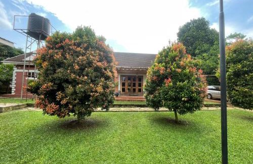 Entebbe House | Family Manor