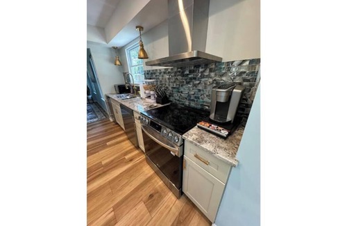 Central Newport News House | Family oriented neighborhood with a touch of modern!
