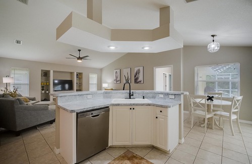 Long Meadow House | Family Paradise: Spa & Heated Pool w Outdoor TV