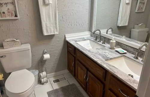 Broken Arrow House | Family & Pet Friendly Broken Arrow Getaway