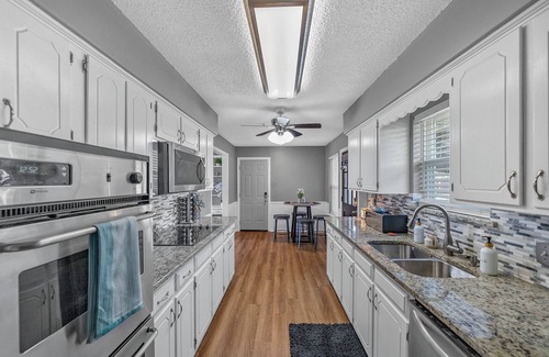 Wylie House | Family & Pet Friendly Country Home by Lake Lavon & Historic Wylie Texas to shop!