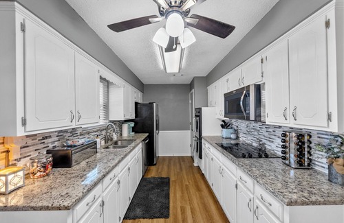 Wylie House | Family & Pet Friendly Country Home by Lake Lavon & Historic Wylie Texas to shop!