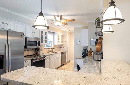 Conway Cottage | Family/Pet friendly home beside the Waccamaw River.