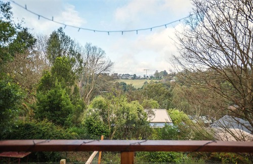 Emerald House | Family & Pet Friendly - walking distance to town