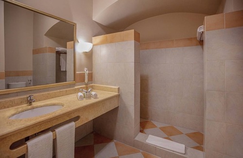 Makadi Bay Hotel | Family-Retreat Room with Outdoor Pool | Steps from Private Beach in Makadi