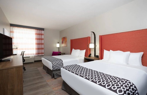 Pflugerville House | Family Retreat | Two Relaxing Rooms | Near Historic Downtown
