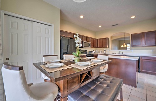 Watersong House | Family Retreat with Lanai ~ 12 Mi to Disney!