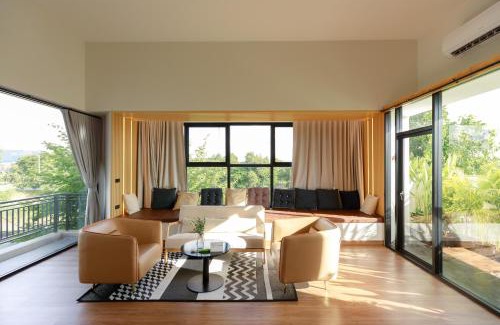 Lampang Apartment | Family Room by 233Poshtel