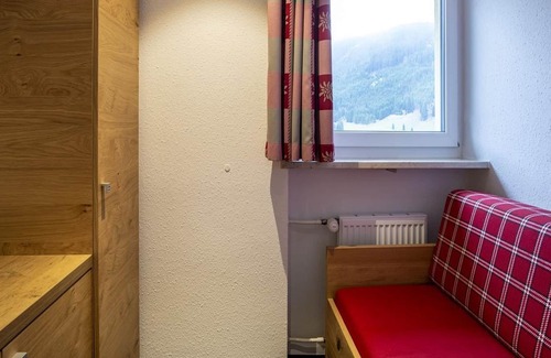 Riezlern Apartment | Family room/shower/toilet/south-facing balcony (Edelweiß) - Boersch guest house - Jochum family