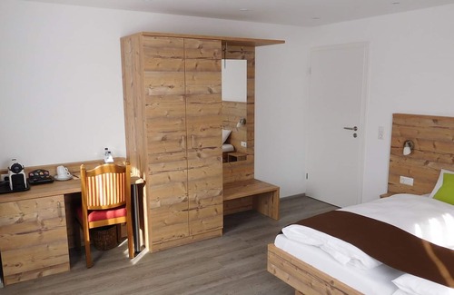 Calw Apartment | Family room with 2 separate bedrooms, max. 4 persons