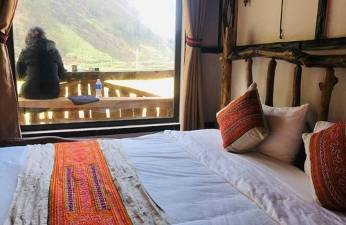 Meo Vac Bed & Breakfast | Family Room with Mountain View - O'Chau Meo Vac Homestay