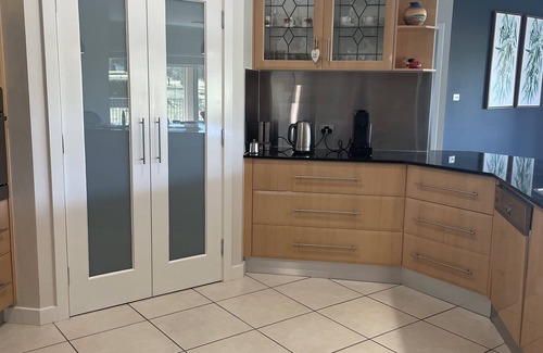Hillvue House | Family size house on Longyard golf course 5 minutes to AELEC sporting precinct