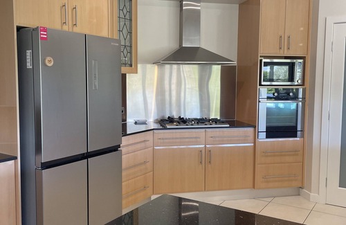 Hillvue House | Family size house on Longyard golf course 5 minutes to AELEC sporting precinct