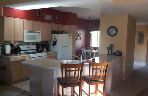 Arrowhead Ranch Condo | Family sized condo w/outdoor pool & hot tub