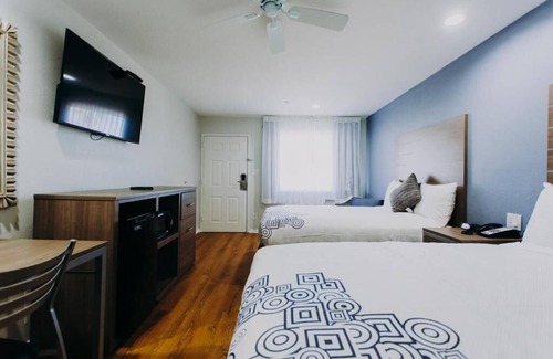 Clear Lake Shores House | Family Stay Right off Route 146 | Relax at Deck with Marina Views