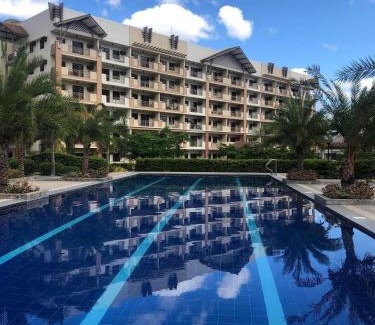 Santolan Apartment | Family Suite w/Centralized AC nr Ayala Mall Feliz