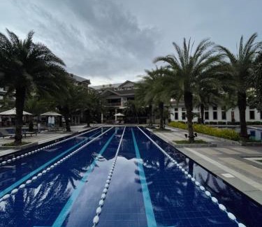 Santolan Apartment | Family Suite w/Centralized AC nr Ayala Mall Feliz