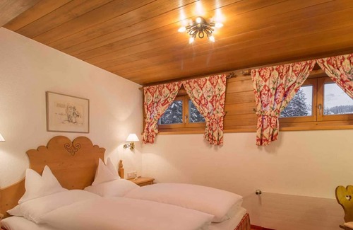 Lech am Arlberg Hotel | Family Suite with Gaupenfenster - Hotel Kristberg