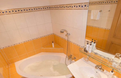 Lech am Arlberg Hotel | Family Suite with Gaupenfenster - Hotel Kristberg