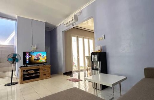 Gunung Putri Villa | Family Suites Cozy House Complex