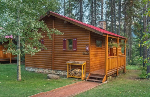 Lake Louise Cabin | Family Superior Two Bedroom Cabin