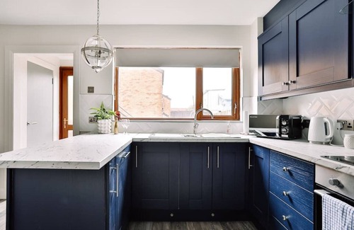 Cathedral Quarter House | FAMILY TOWN HOUSE (with garden & parking)