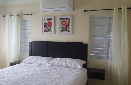 St. Ann's Bay Villa | Family Vacation Home - Great location near major attractions