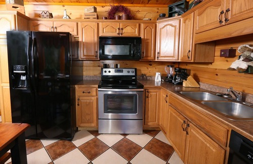 Gatlinburg - Pigeon Forge Cabin | Family Valley Lodge - Six Bedroom Cabin