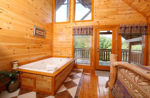 Gatlinburg - Pigeon Forge Cabin | Family Valley Lodge - Six Bedroom Cabin