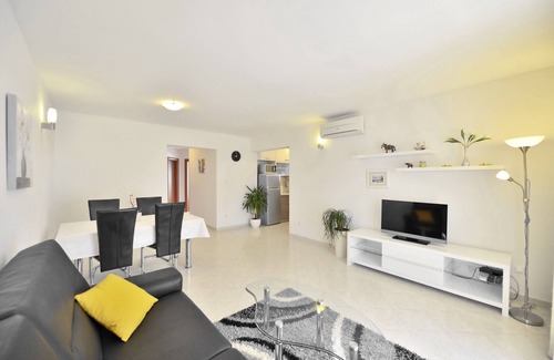 Rogoznica Villa | Family villa with private pool, bar & sports