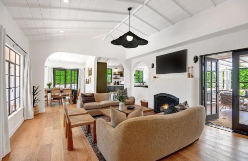 The Movie Colony House | Famous Movie Colony Estate- Casa de Amigos Estate- Ultra Luxe, Pool, Spa, Firepit 4bd, 3.5bth