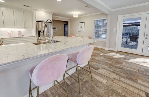 Woodlake - Briar Meadow House | Famous Pink House! 4Beds! 10 min from Galleria!