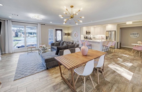 Woodlake - Briar Meadow House | Famous Pink House! 4Beds! 10 min from Galleria!