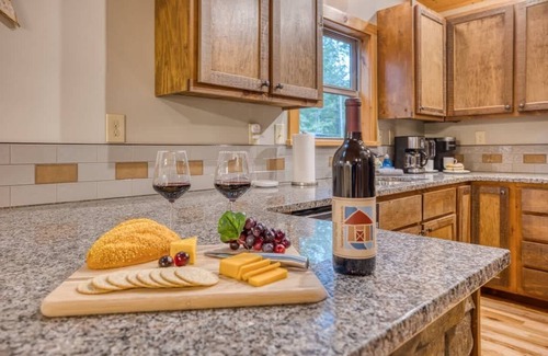 Morganton Cabin | Famtastico - Game room, pets, hot tub, fire pit